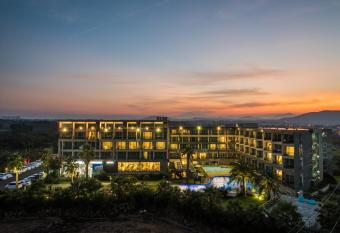 The Four Grace Resort allows 18 year olds to book a room