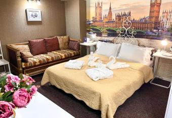 LES Mini Hotel allows 18 year olds to book a room