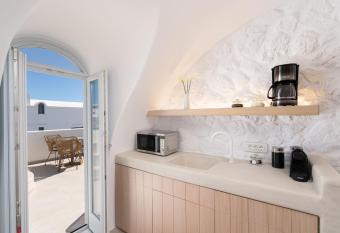 Airth House allows 18 year olds to book a room