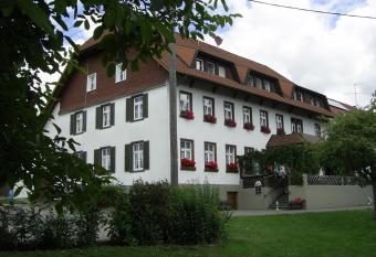 Gasthaus zum Schwanen allows 18 year olds to book a room