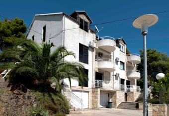 Guest House Alek has Balcony rooms