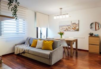 Little Home Girona has Balcony rooms