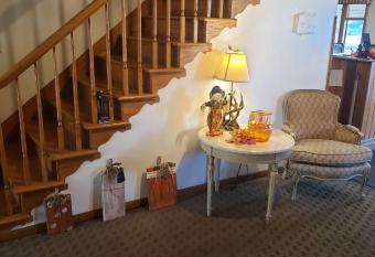 Deer Creek Motel has Smoking rooms