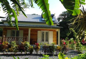 La Case Floria has Balcony rooms