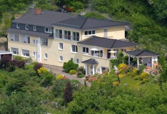 Villa Schaumburg has Balcony rooms