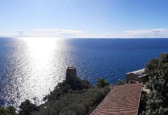 Hotel La Perla has Balcony rooms