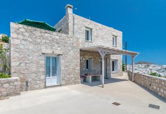 Stone House Yiota has Balcony rooms