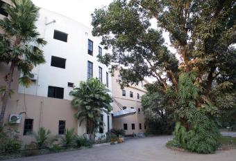 Central Palm Hotel has Smoking/Balcony rooms