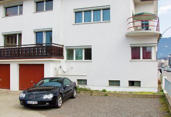 Hostel Villa Viva has Balcony rooms