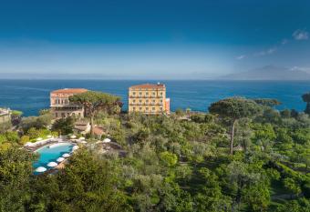 Grand Hotel Excelsior Vittoria allows 18 year olds to book a room