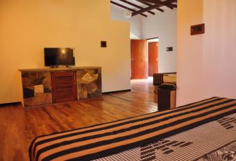 Asantha Guest House has Balcony rooms