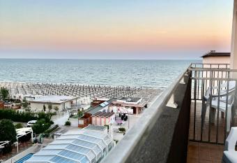 Hotel B&B Montecarlo has Balcony rooms