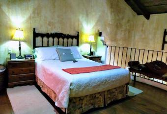 Villas Emekarsa, Antigua allows 18 year olds to book a room