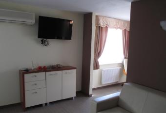 U Szelca allows 18 year olds to book a room