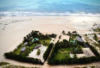 Hotel Boutique Zebra Beach has rooms with a private hot tub