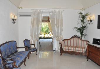 Il Mattino Ha L Oro In Bocca has Balcony rooms