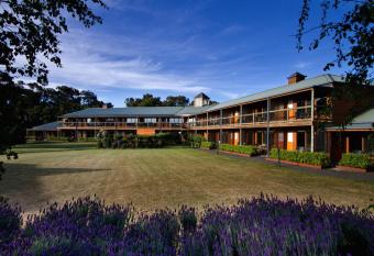 Glen Erin at Lancefield has Balcony rooms