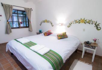 Andean Wings Valley allows 18 year olds to book a room