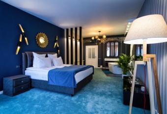 Rabbit Hole allows 18 year olds to book a room