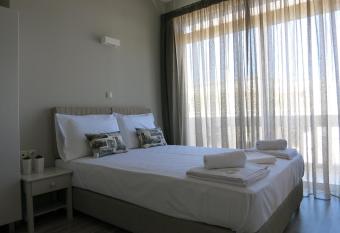 Pantheon Aparthotel has Balcony rooms