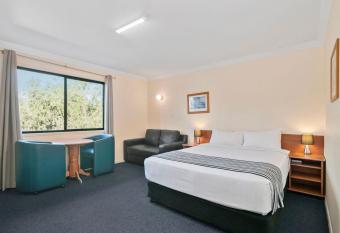 Econo Lodge Waterford allows 18 year olds to book a room