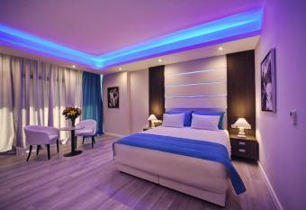 The Josephine Boutique Hotel allows 18 year olds to book a room