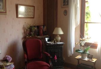 Chambres D H  tes Des 3 Rois allows 18 year olds to book a room