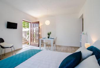 Studio apartment Stella has Balcony rooms