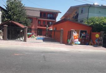 Vila Dan has Balcony rooms