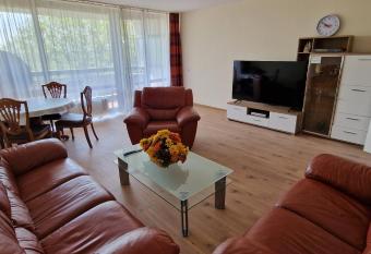 City Apartment Cologne-Weiden has Balcony rooms