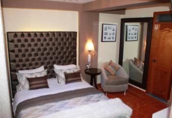 Hotel Venecia has rooms with a private hot tub