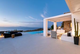 Villa Sandra Maria has Smoking/Balcony rooms