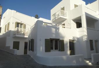 Anassa Suites has rooms with a private hot tub