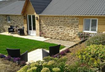 Ti-Maes has Balcony rooms