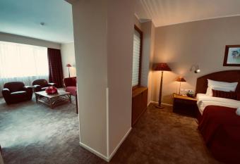 Hotel Memling has Smoking rooms