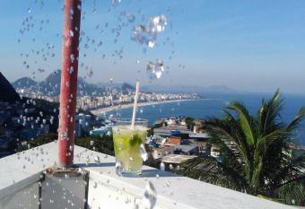 Natural Do Rio Guesthouse has Balcony rooms