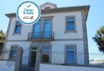 Solar Guesthouse Olival da Vinha allows 18 year olds to book a room