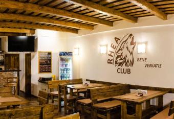 Vila Rhea has Balcony rooms