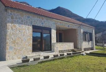 Holiday Home Ivana has Smoking/Balcony rooms