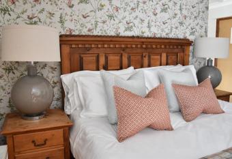 The Ferry House Inn has rooms with a private hot tub