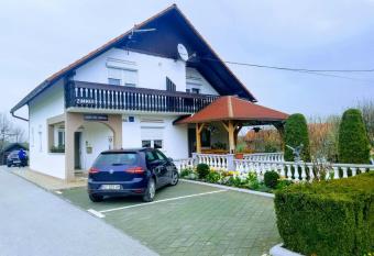 Guesthouse Tomas has Balcony rooms