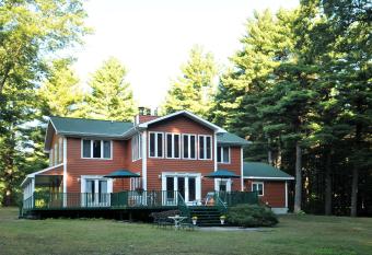 Bass Manor Bed and Breakfast & Art Museum allows 18 year olds to book a room