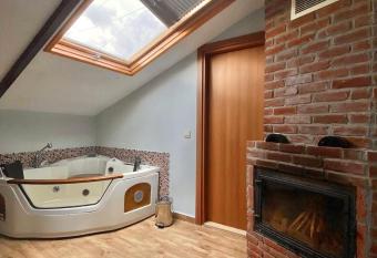 Beyaz Konak Otel has Balcony rooms