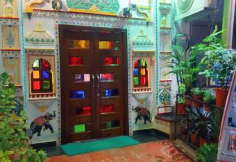 The Royal Lake View Villa has Balcony rooms