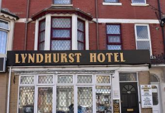 Lyndhurst Hotel has Balcony rooms