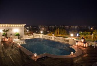 Palace Hotel has Balcony rooms
