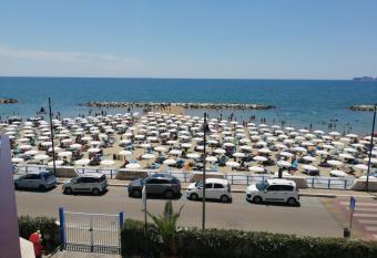 Hotel Tirreno Formia allows 18 year olds to book a room