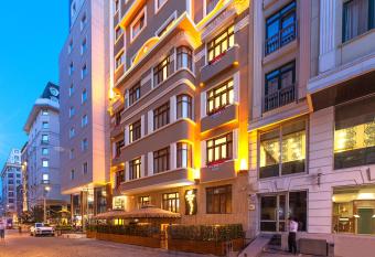 Ferman Hilal Hotel-Special Category allows 18 year olds to book a room