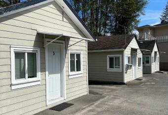 Lake Errock Motel allows 18 year olds to book a room