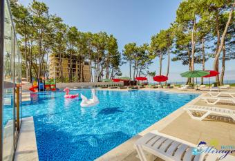 Mirage Hotel allows 18 year olds to book a room